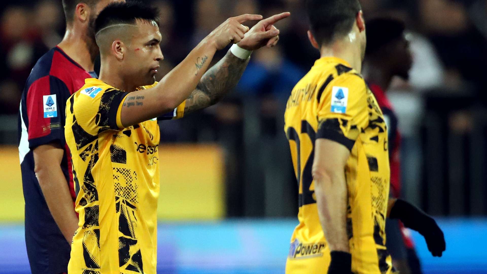 太难了！武汉一中学生跳楼坠亡！家属：课间听歌被老师当众体罚.