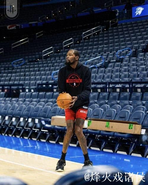 全神贯注!火箭官媒晒众球员赛前训练照:是时候动真格了 全神贯注!火箭官媒晒众球员赛前训练照:是时候动真格了